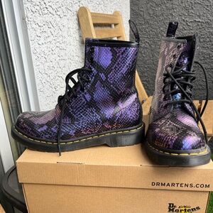 Dr Martens 1460 Snake Print Embossed Purple Iridescent Women’s 8 Boot